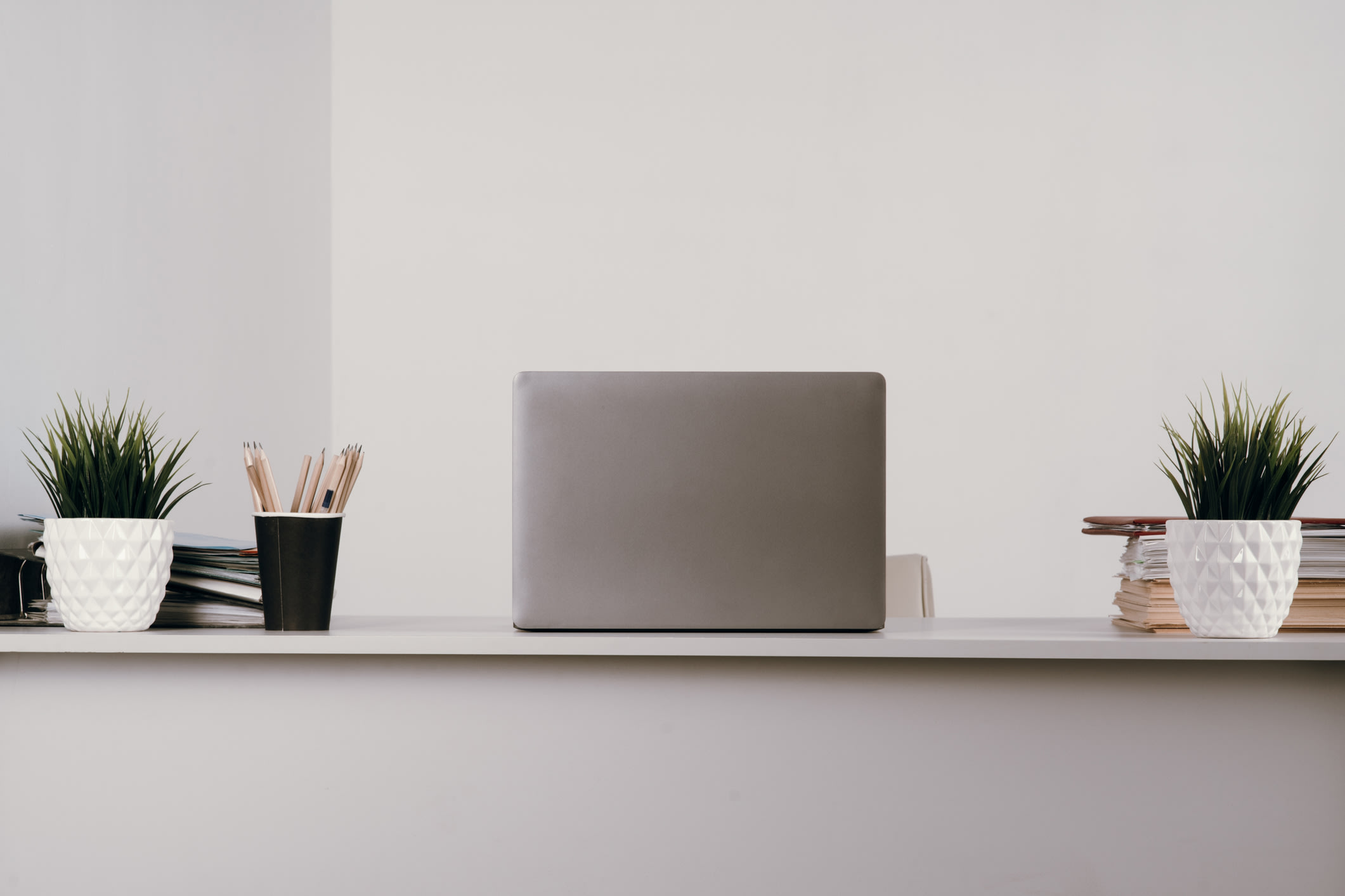 basics of feng shui desk in place of power